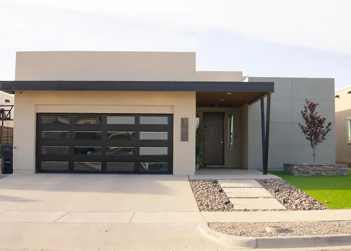 Modern Retreat By Golf Course - 3 Bedrooms And Office Space