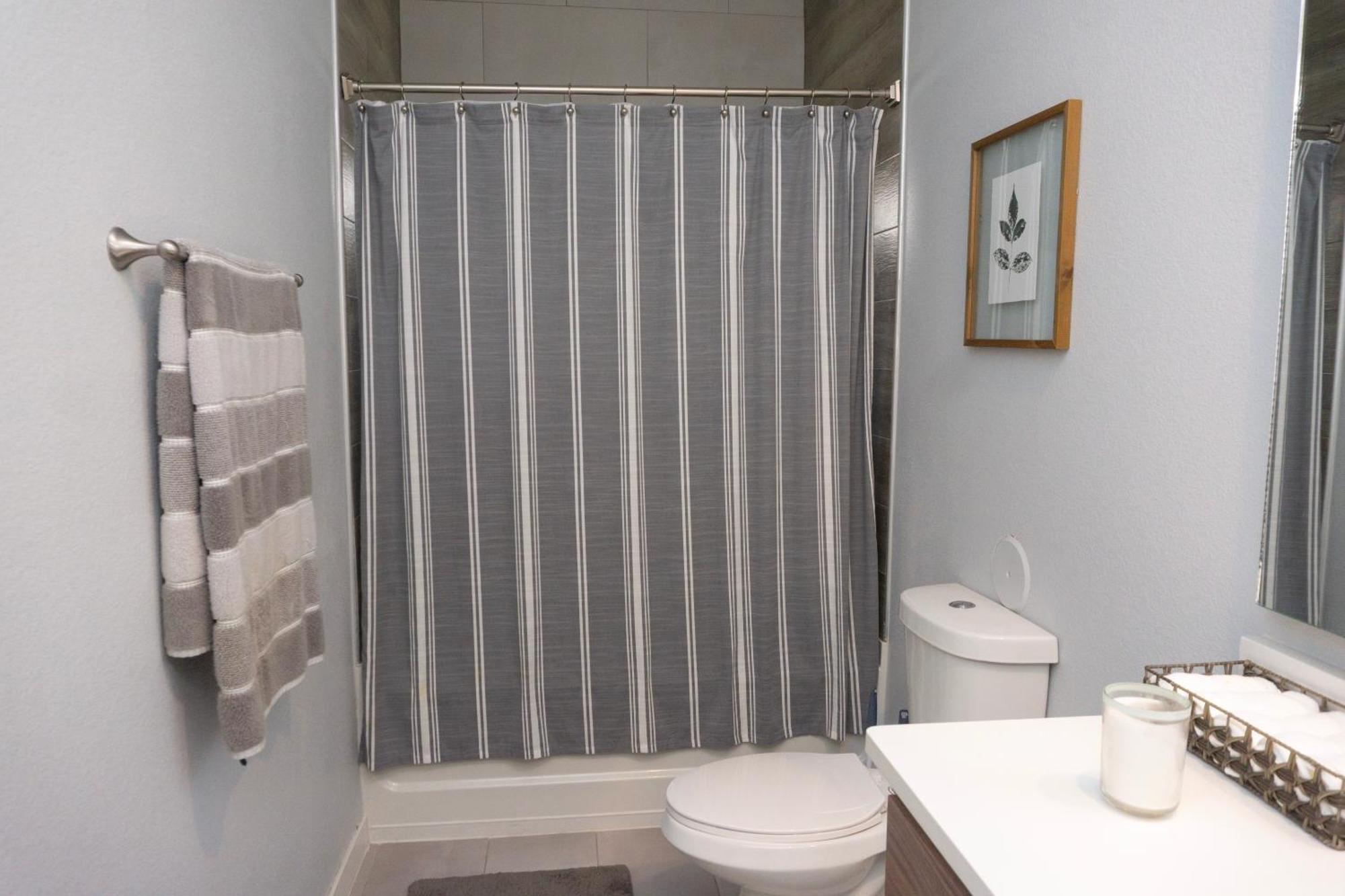 Modern Retreat By Golf Course - 3 Bedrooms And Office Space Holiday home Horizon City