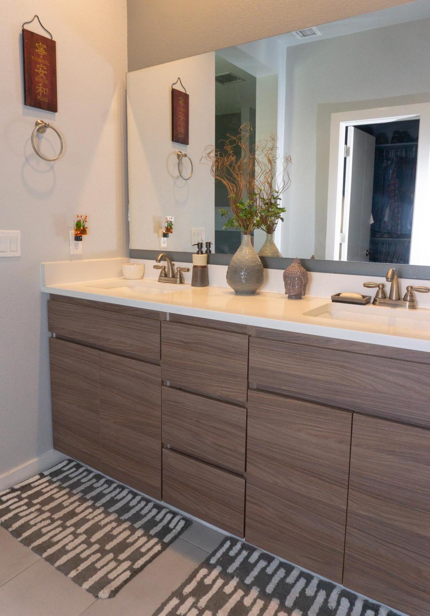 Modern Retreat By Golf Course - 3 Bedrooms And Office Space *
