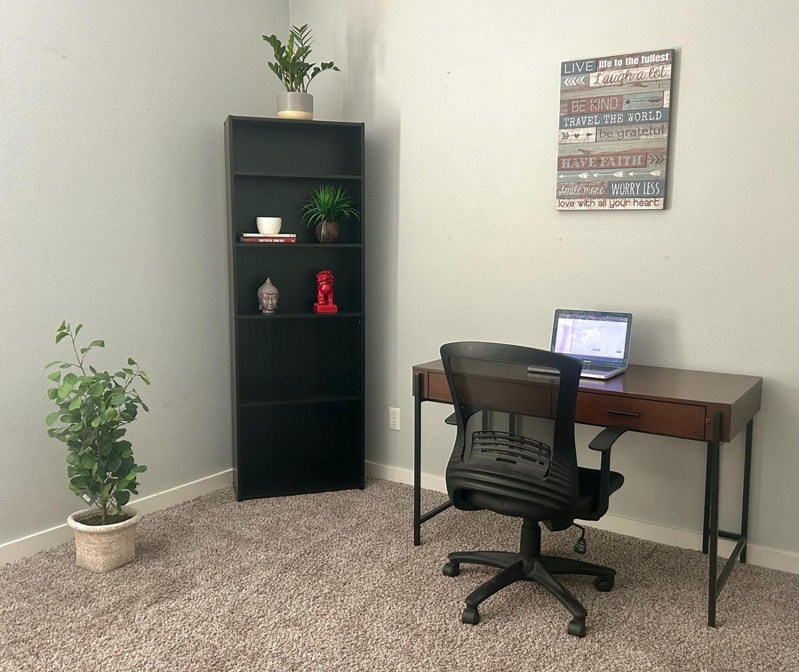 Modern Retreat By Golf Course - 3 Bedrooms And Office Space