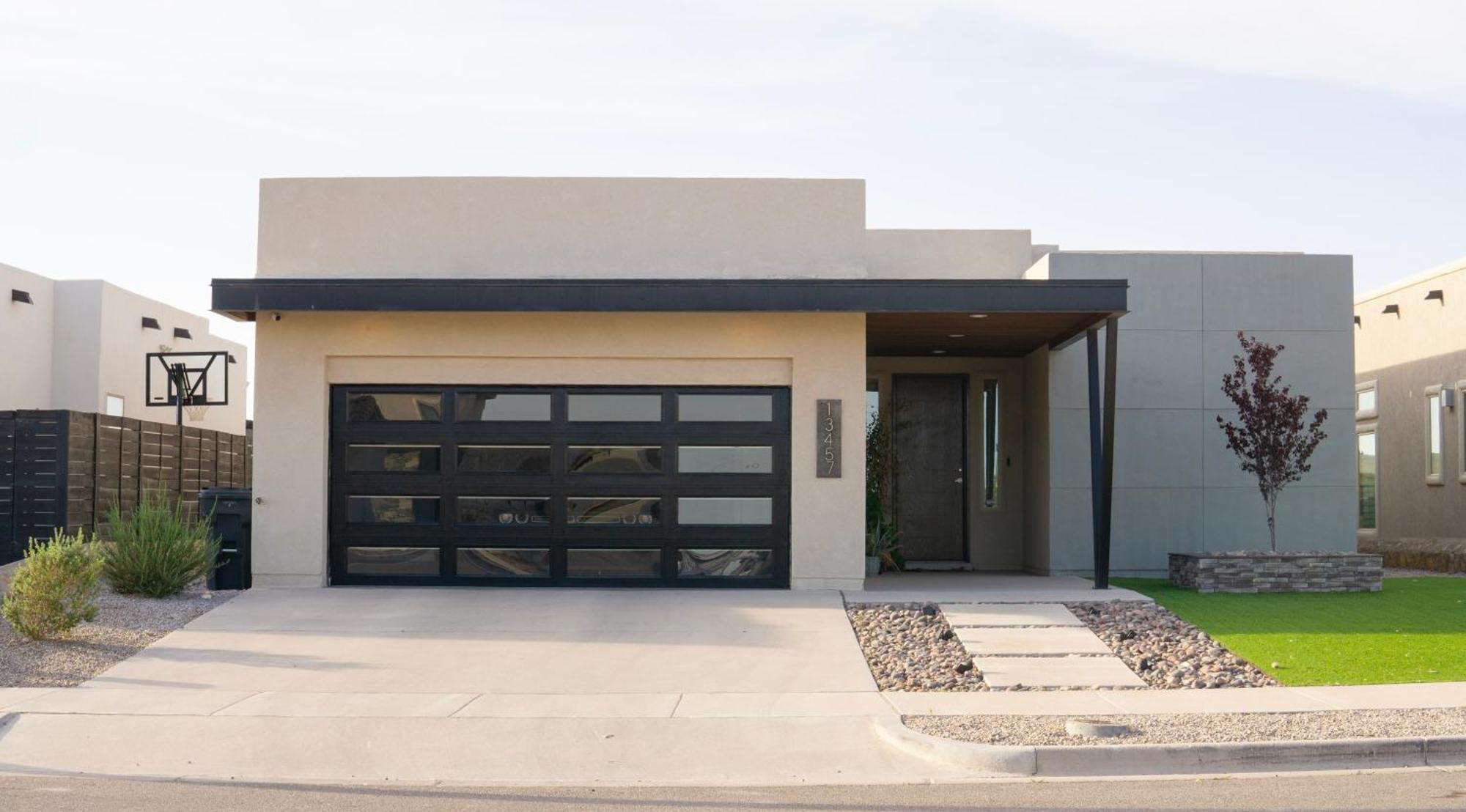 Modern Retreat By Golf Course - 3 Bedrooms And Office Space Holiday home Horizon City