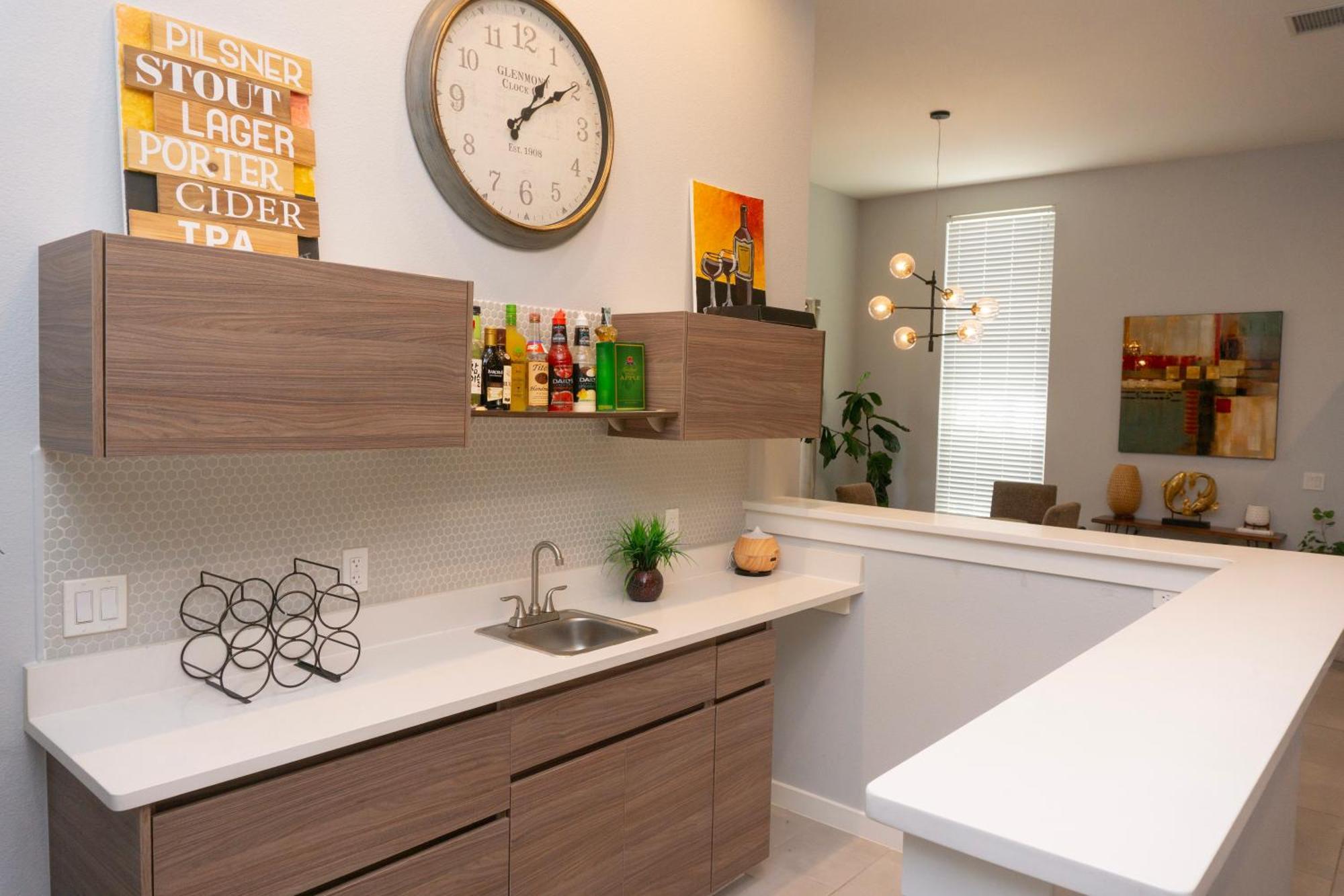 Modern Retreat By Golf Course - 3 Bedrooms And Office Space *